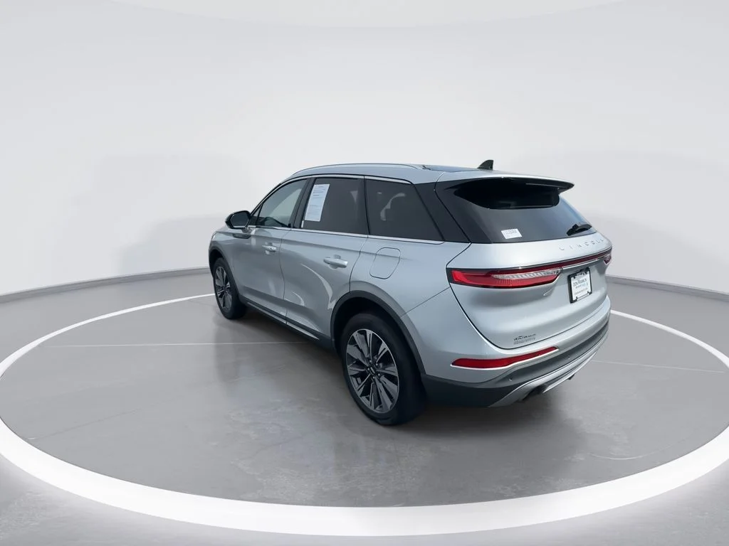 Used 2020 Silver Lincoln Reserve image 6