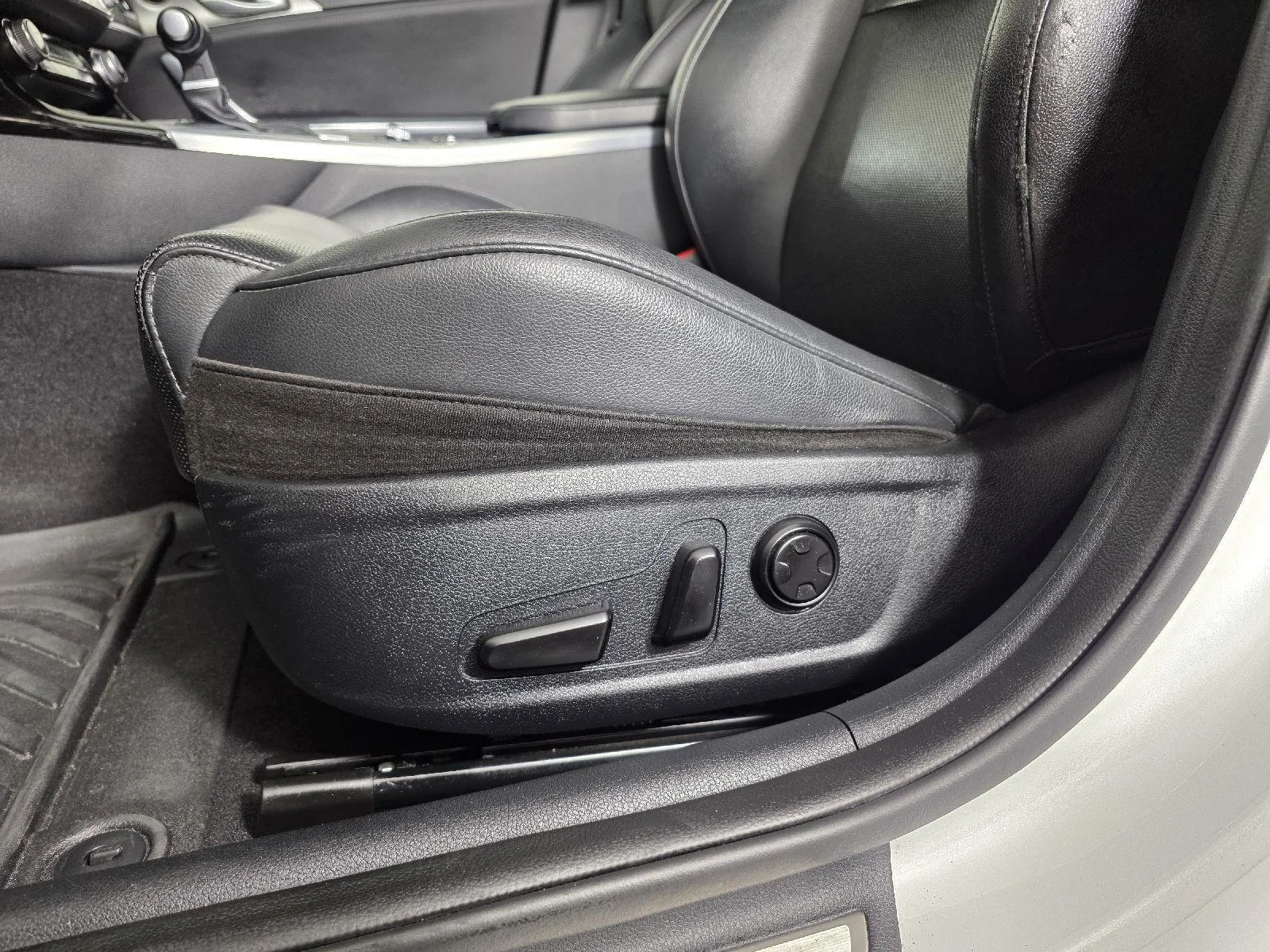 Used 2019 Snow White Pearl Kia GT image 13