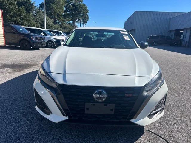 Used 2024 White Nissan 2.5 SR image 2