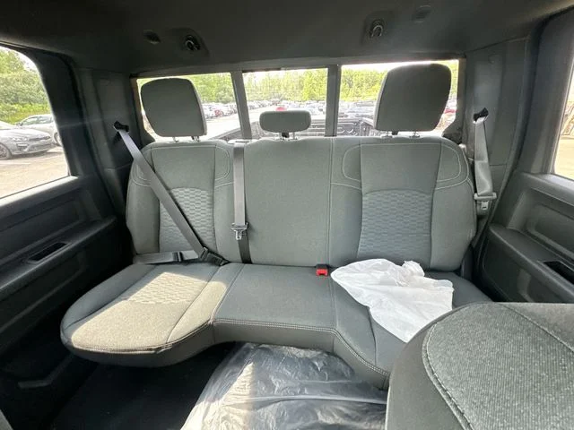 New 2026 Diamond Black Crystal Pearl-Coat Exterior Paint RAM Tradesman image 26