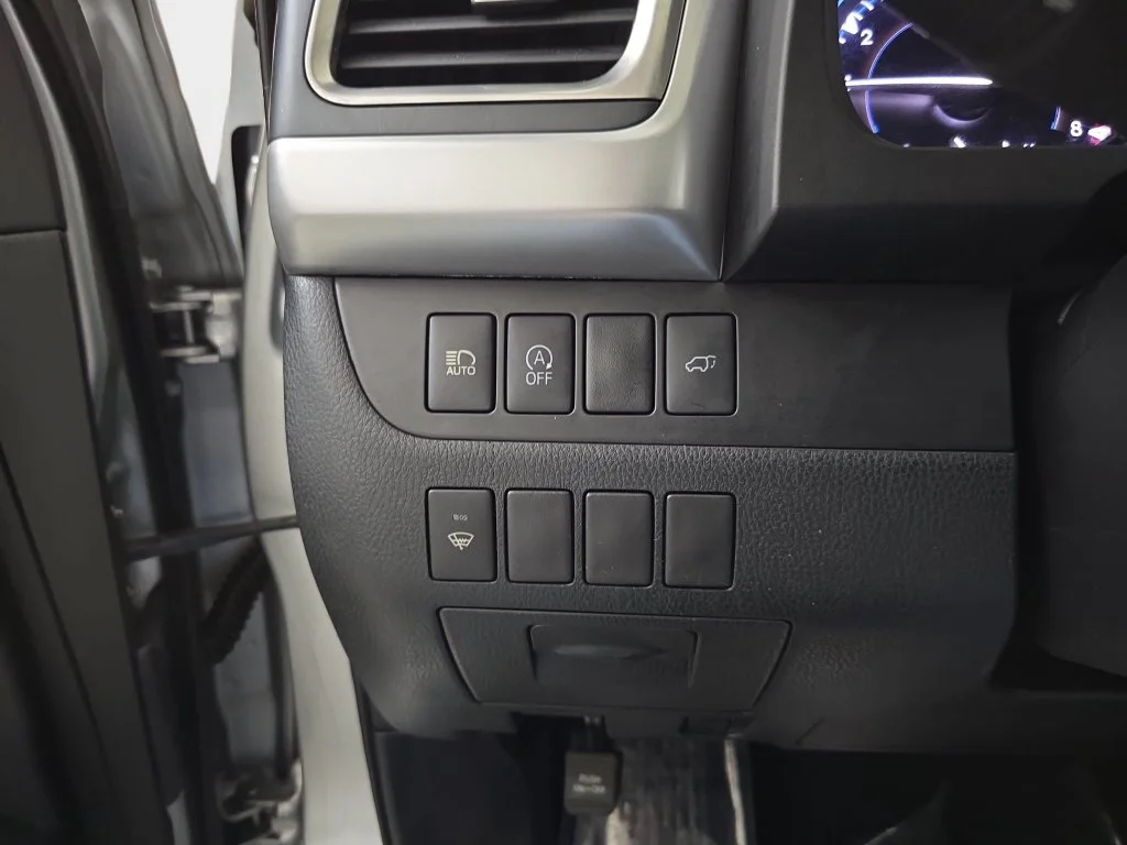Used 2017 Silver Toyota SE image 26