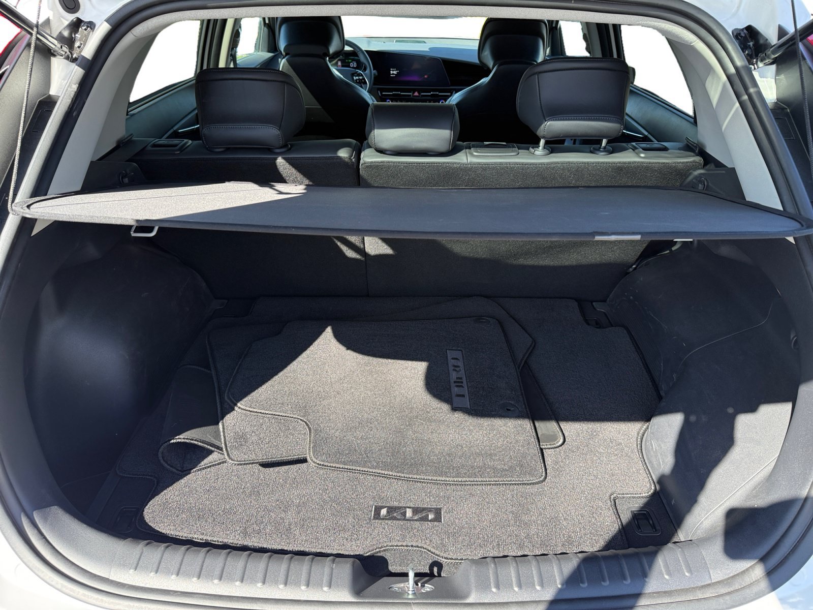 Certified Used 2025 Snow White Pearl Kia EX image 17