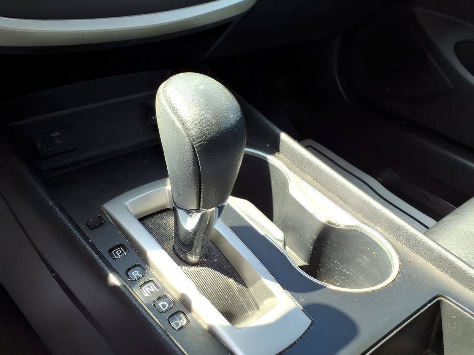 Used 2017 Pearl White Nissan 2.5 SR image 20