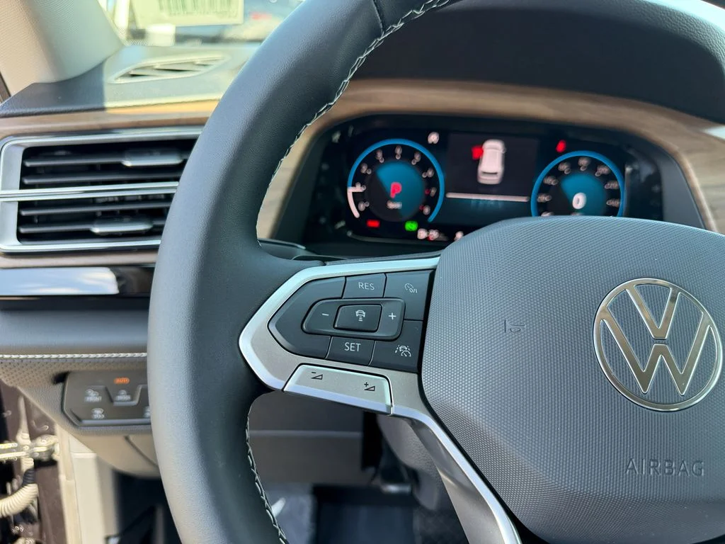 New 2026 Deep Black Pearl Volkswagen 2.0T SE image 18
