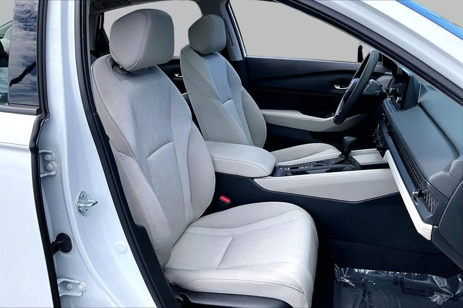 Used 2024 Platinum White Pearl Honda EX image 9