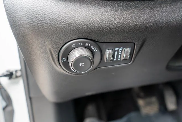 Used 2022 White Jeep Limited image 19