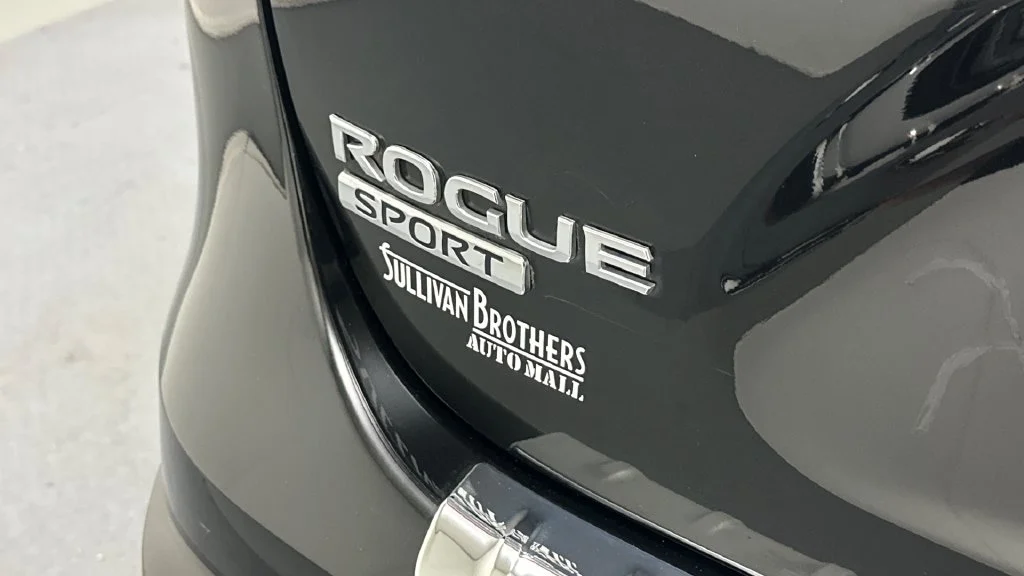 Used 2022 Black Nissan S image 19