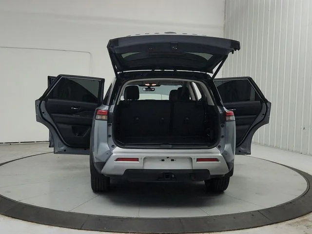 Used 2024 Gray Nissan Platinum image 15