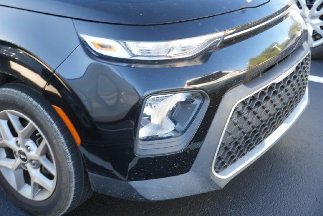 Used 2022 Black Kia S image 4