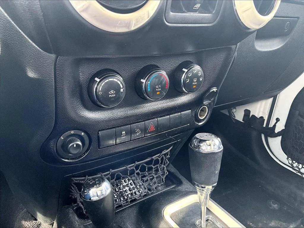 Used 2015 White Jeep Unlimited Sport image 31