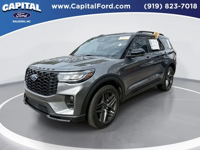 Used 2025 Gray Ford ST-Line image 1