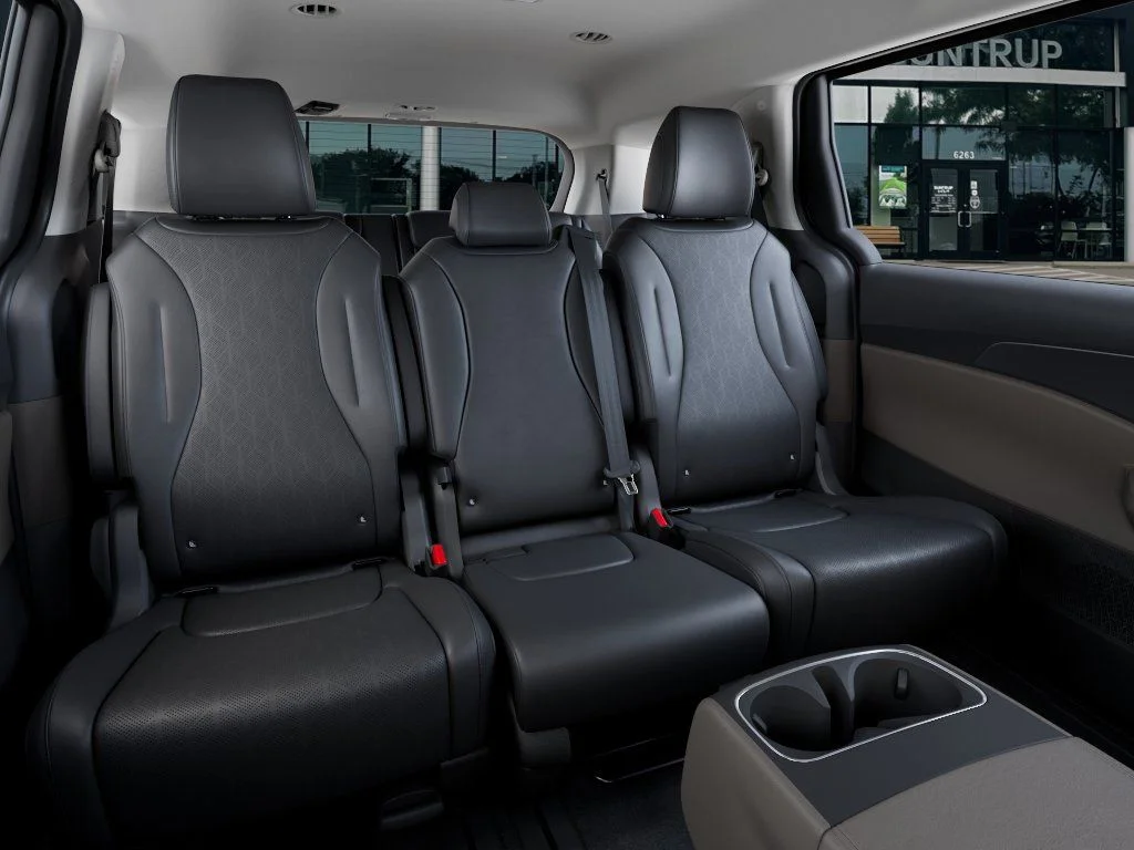 New 2026 Deep Chroma Blue Kia LXS image 17