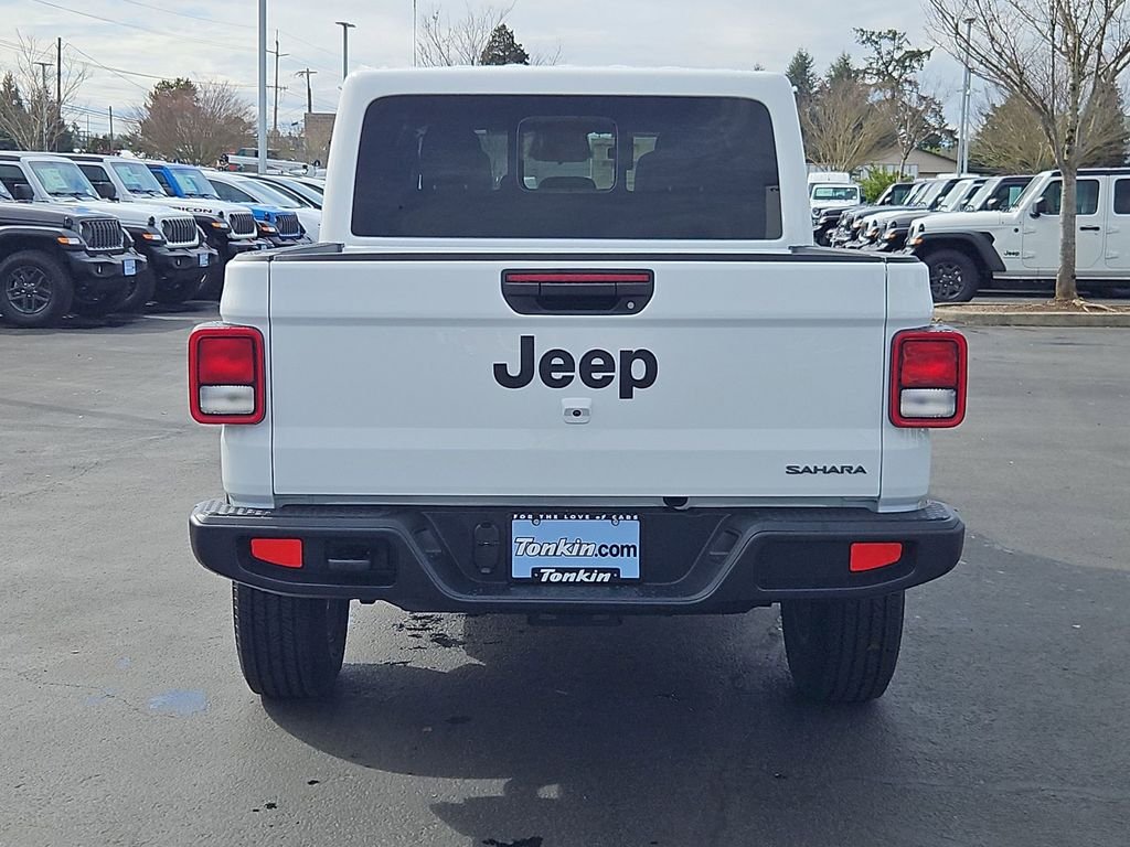 New 2026 Bright White Clear-Coat Exterior Paint Jeep Sahara image 5