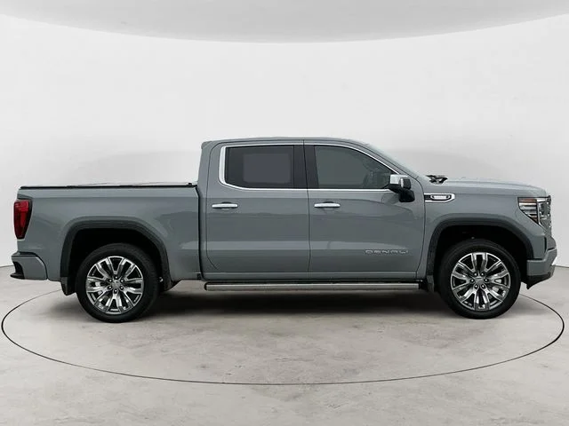 Used 2025  GMC Denali image 4