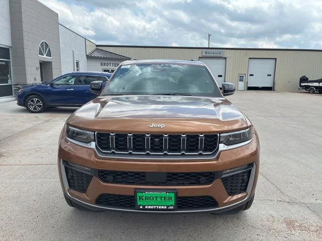 New 2026 Copper Shino Metallic Clear-Coat Exterior Paint Jeep Limited image 3