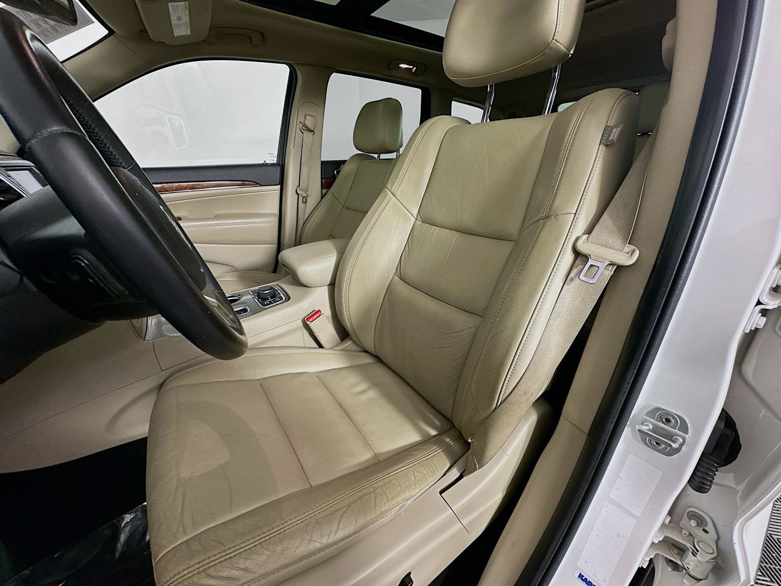 Used 2011 Stone White Clearcoat Jeep Limited image 20