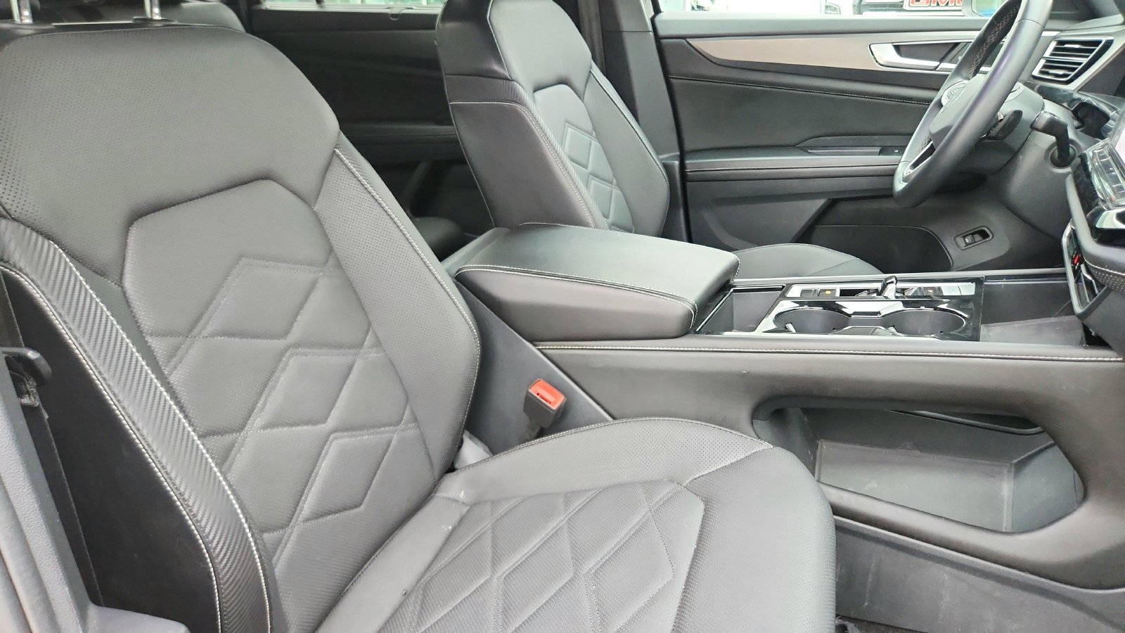 Used 2024 Black Volkswagen 2.0T SE w/Technology image 31