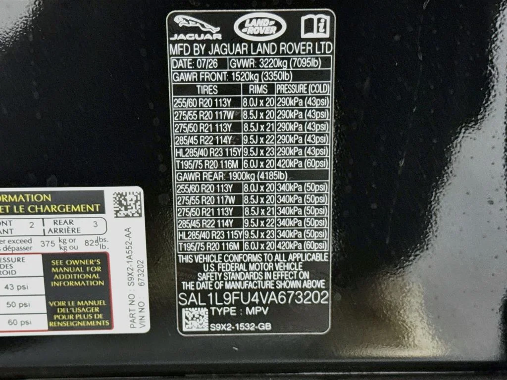 New 2027 Santorini Black Land Rover Dynamic SE image 34