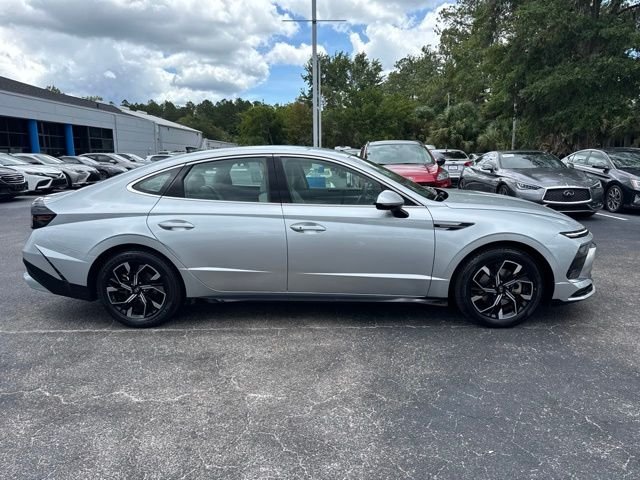 Used 2025 Silver Hyundai SEL image 5