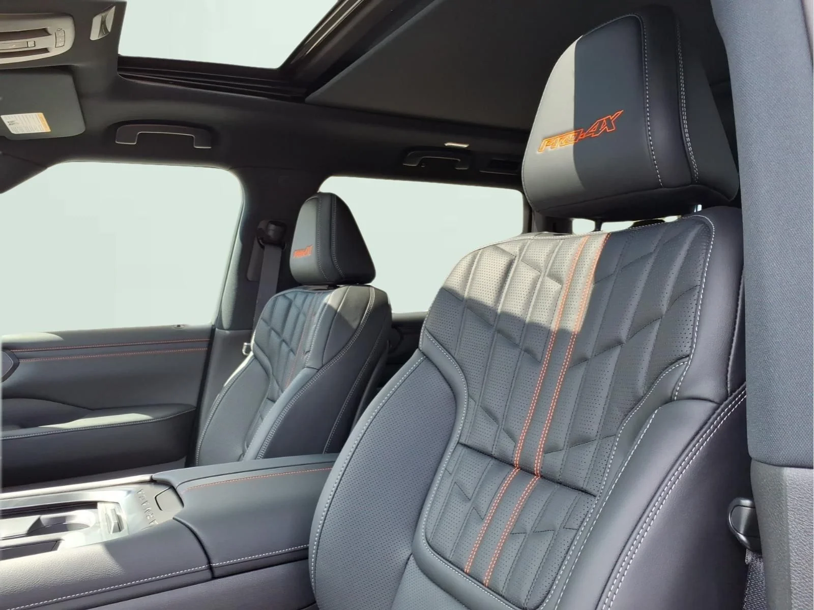 New 2026 Alpine Metallic / Super Black Two-tone Nissan PRO-4X® image 13