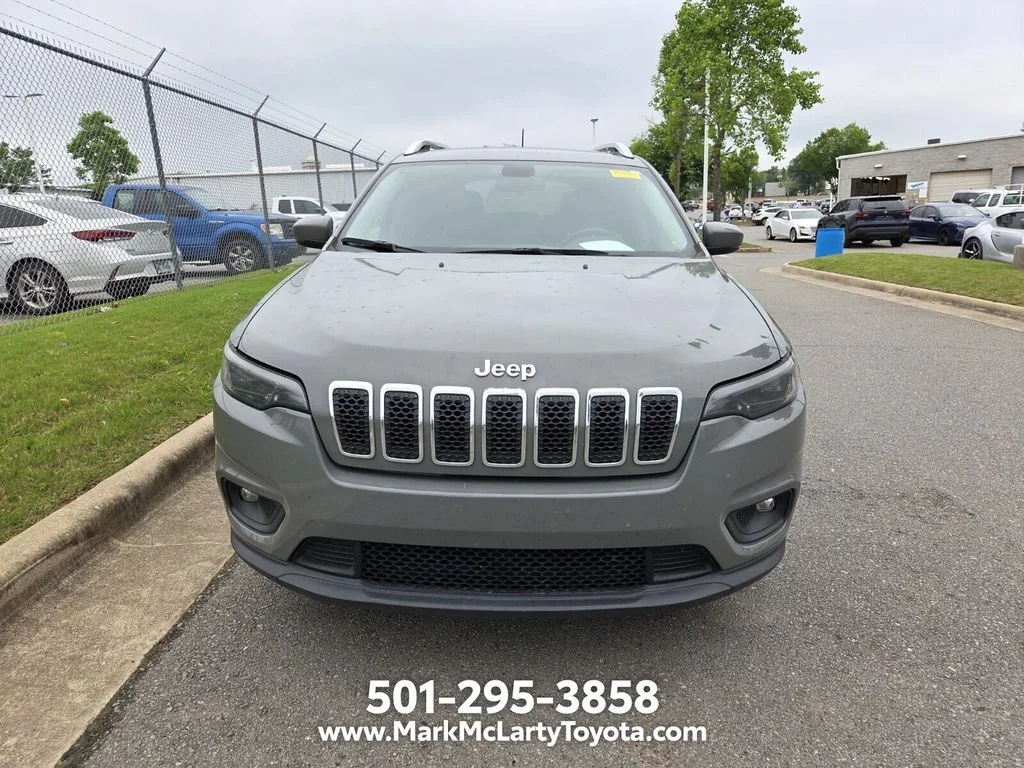 Used 2020 Gray Jeep Latitude Plus image 2