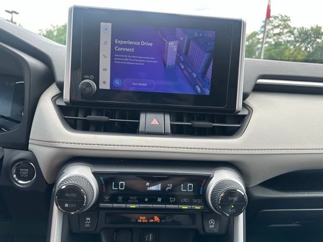 2025 Toyota RAV4 XLE - Photo 15