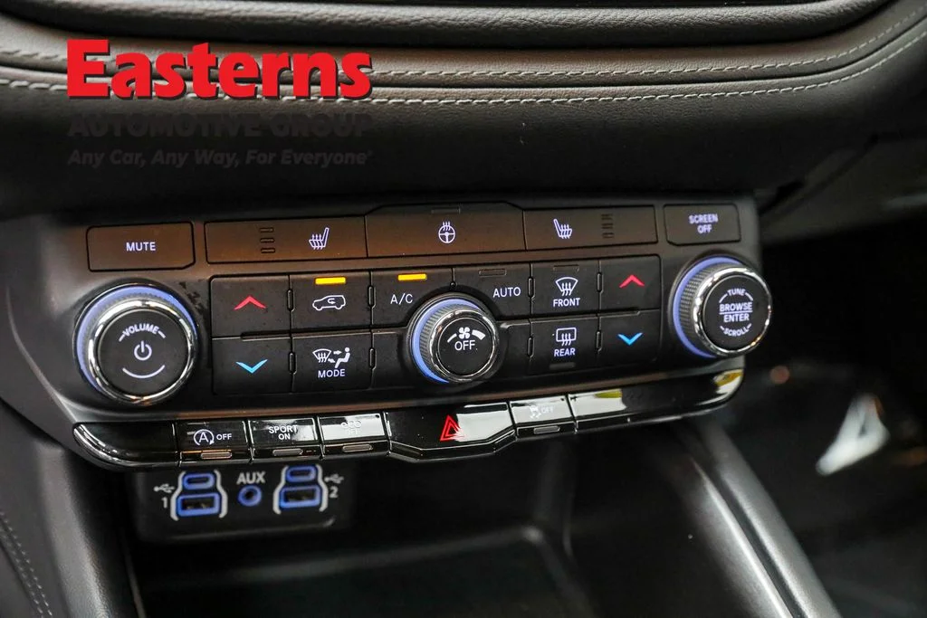 Used 2023 Red Dodge SXT image 20