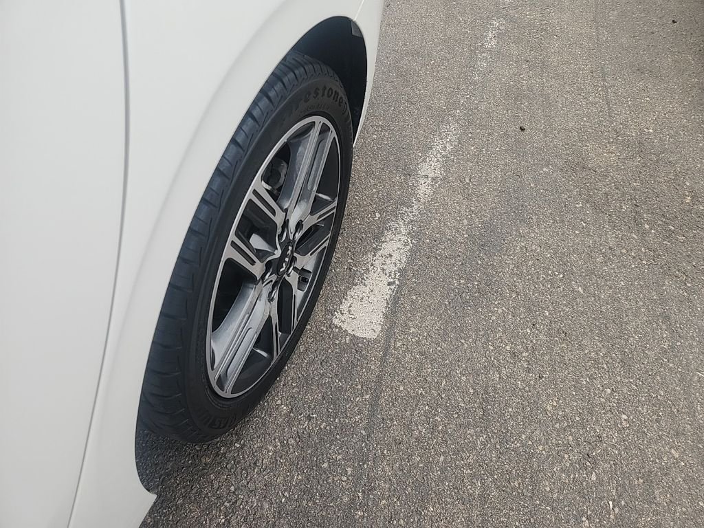 Used 2019 White Kia S image 8