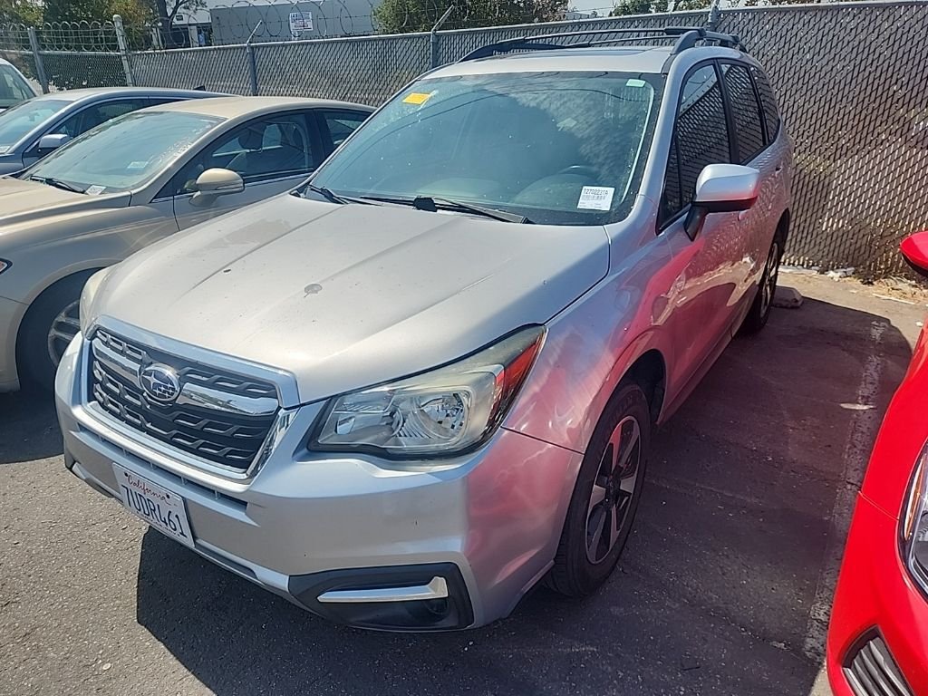 Used 2017 Silver Subaru 2.5i Premium image 3