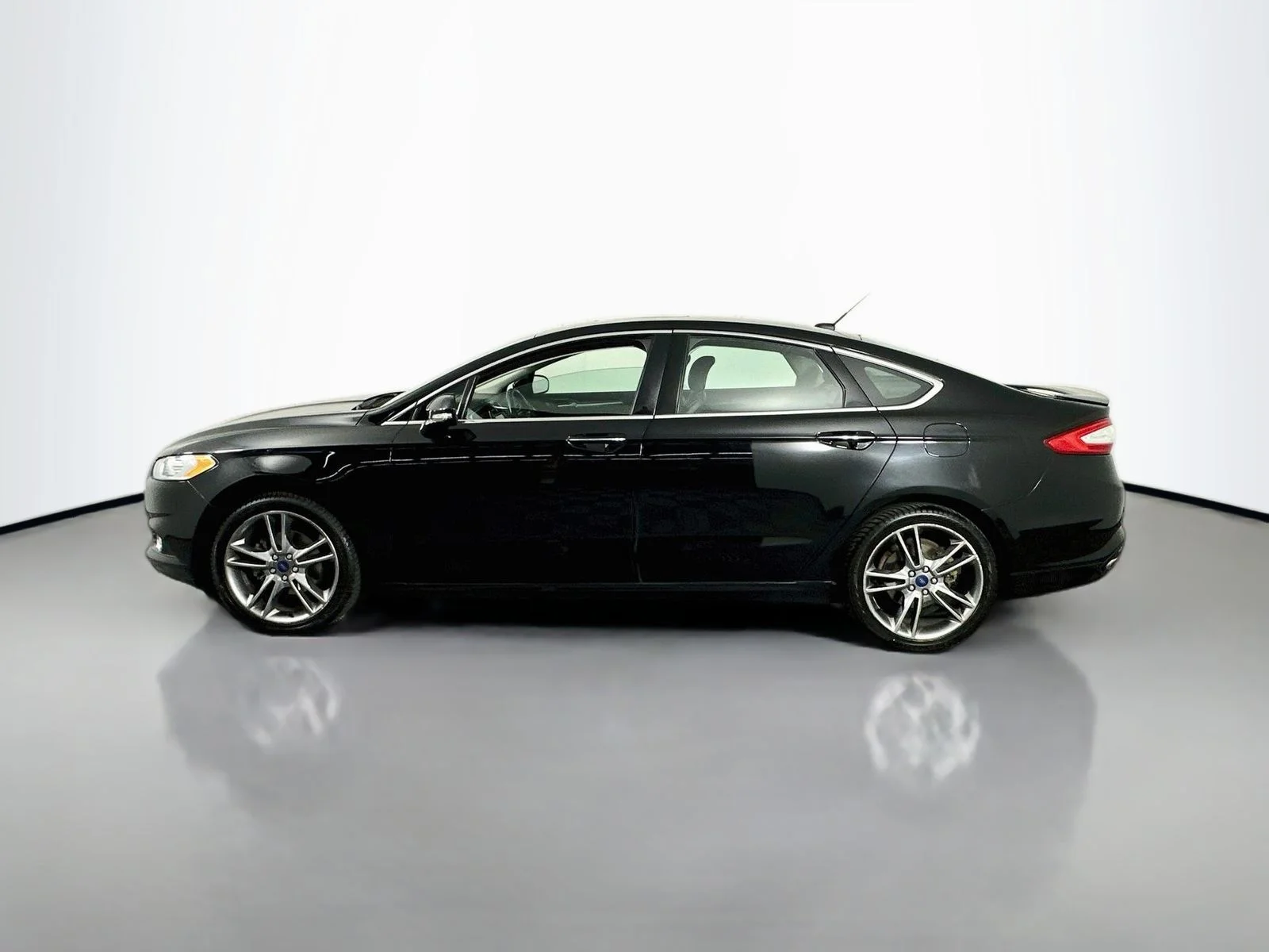 Used 2016 Shadow Black Ford Titanium image 4