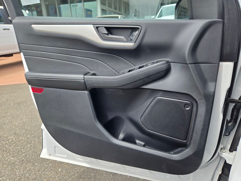 Used 2022 White Ford SE image 12