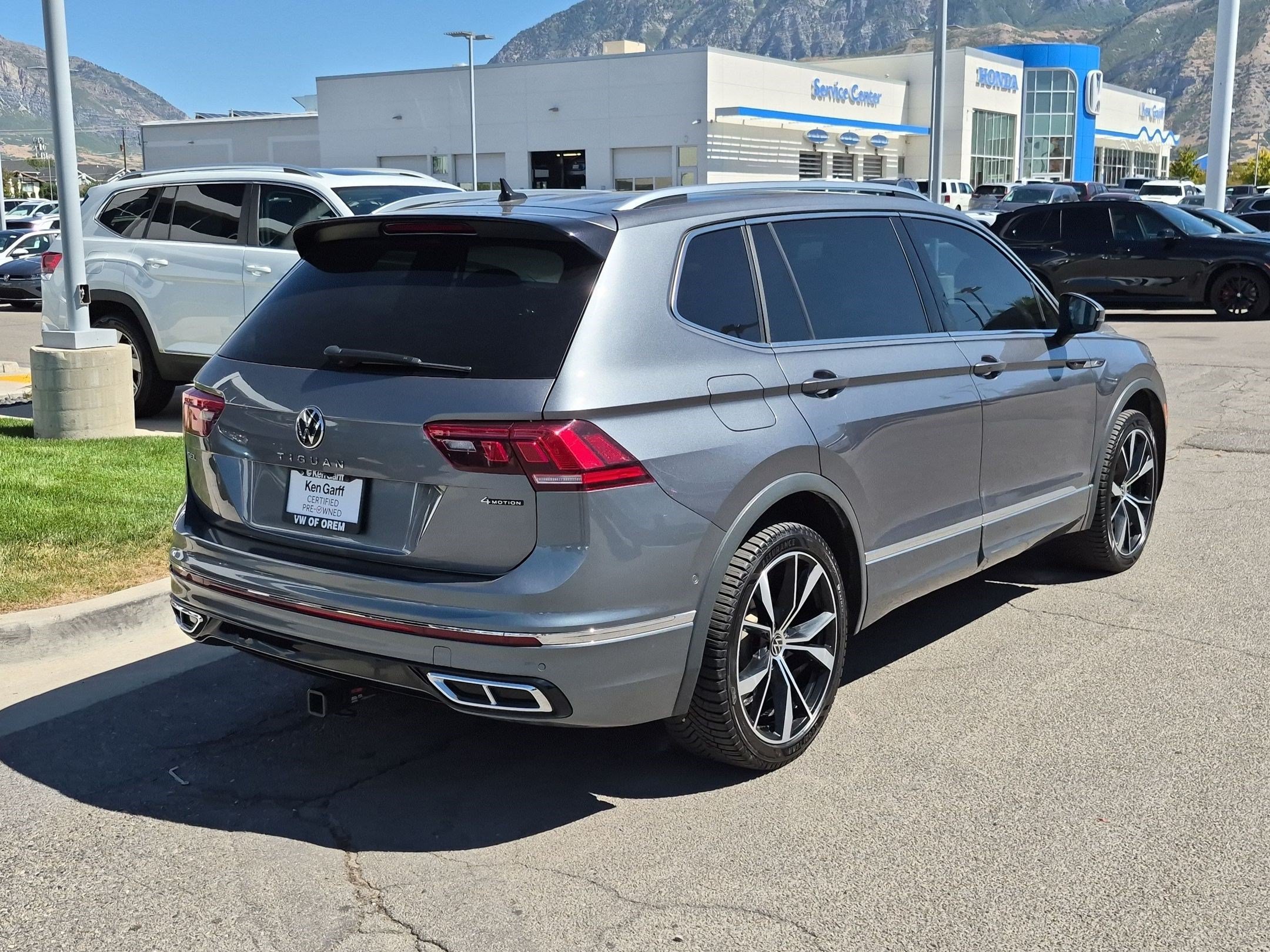 Used 2022 Platinum Gray Metallic Volkswagen SEL R-Line image 3