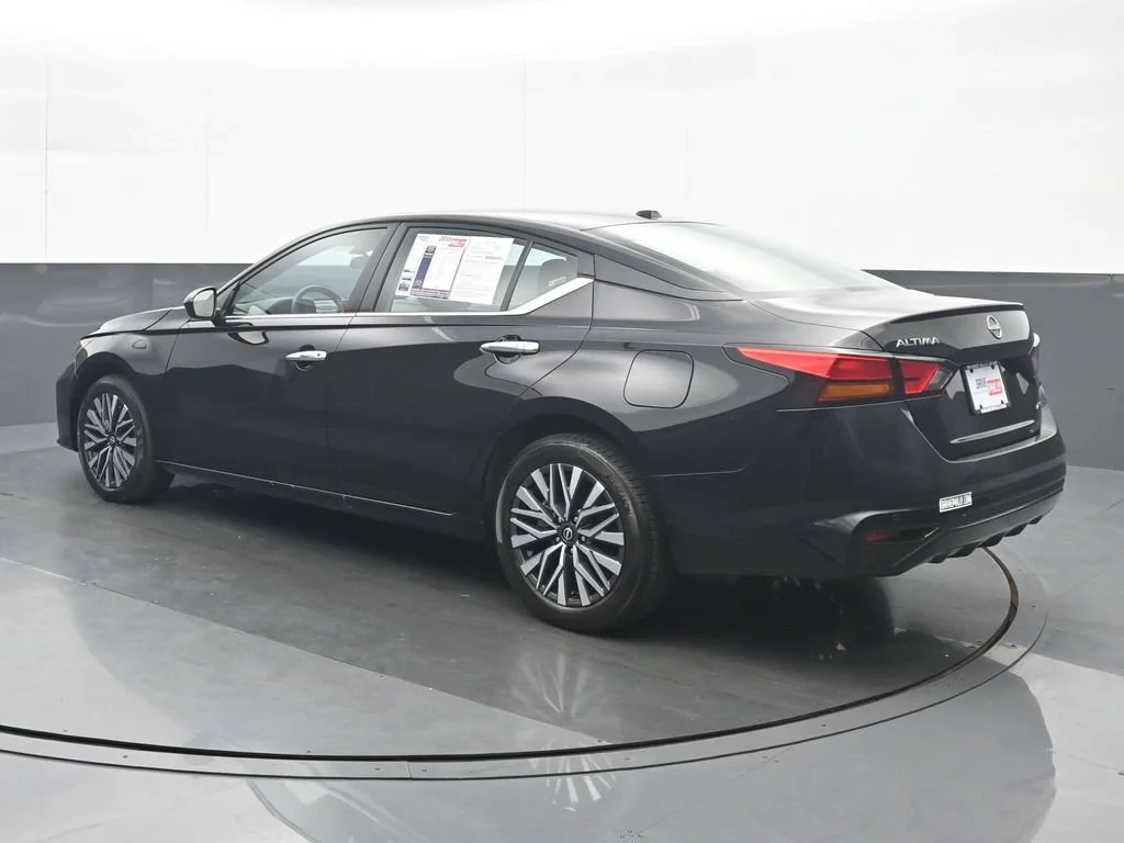 Used 2025 Black Nissan 2.5 SV image 4