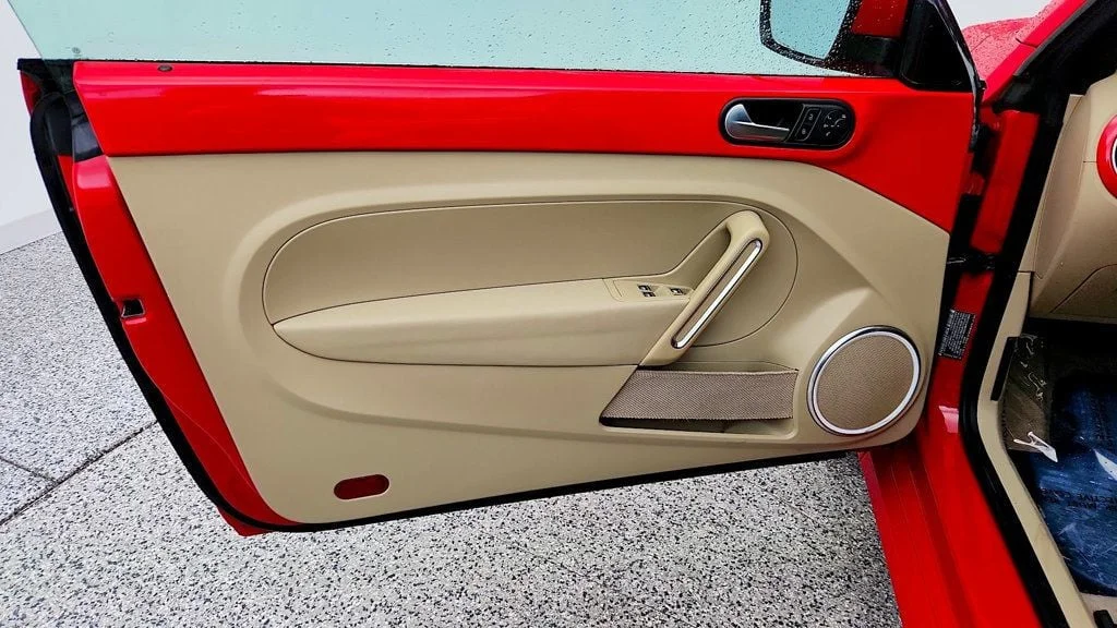 Used 2014 Tornado Red/Beige Roof Volkswagen 2dr Automatic 2.5L PZEV *Ltd Avail* image 11