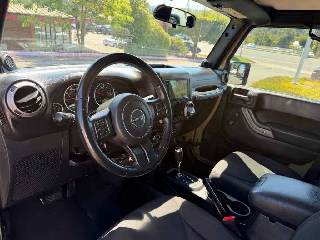 Used 2013 Commando Green Jeep Unlimited Sport image 14