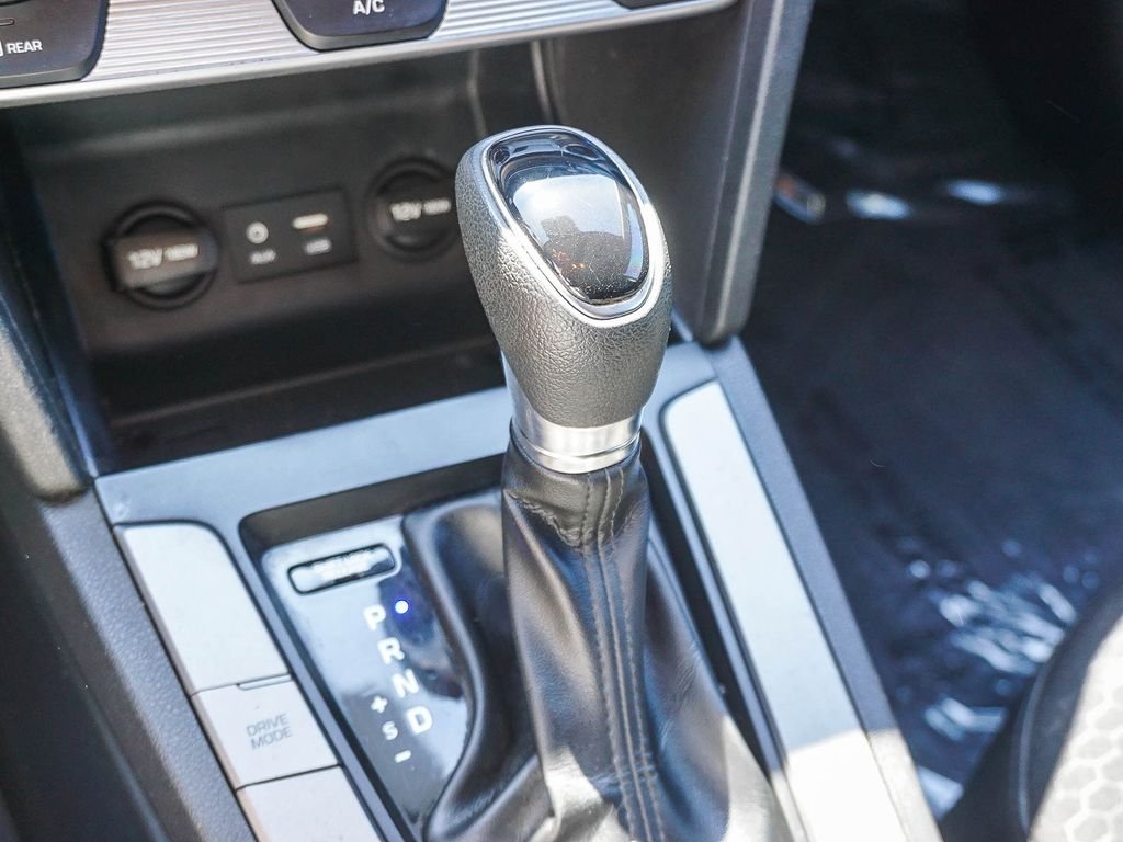Used 2019 Black Hyundai SE image 22