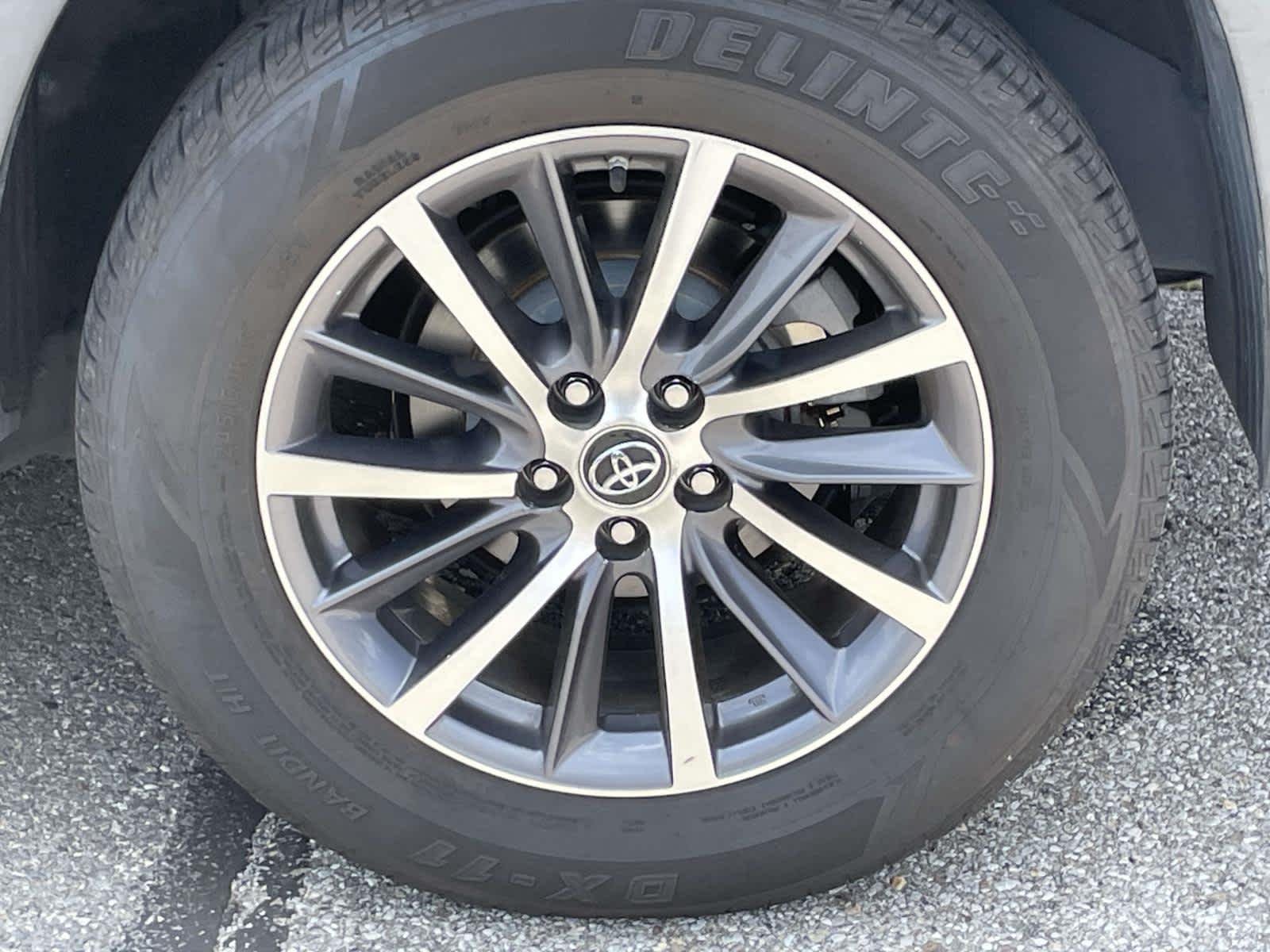 Used 2017 Ooh La La Rouge Mica Toyota XLE image 21