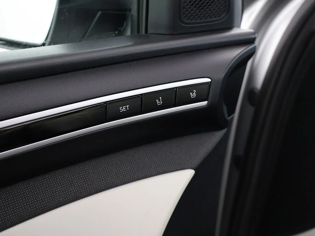 Used 2023 Shimmering Silver Hyundai Limited image 40