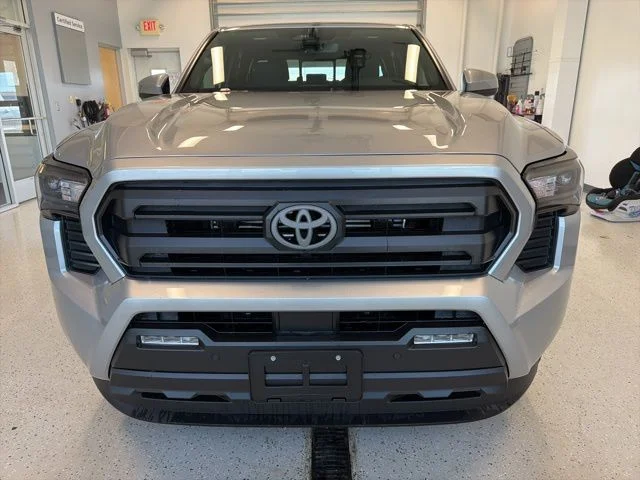 2026 Toyota Tacoma SR5 - Photo 4