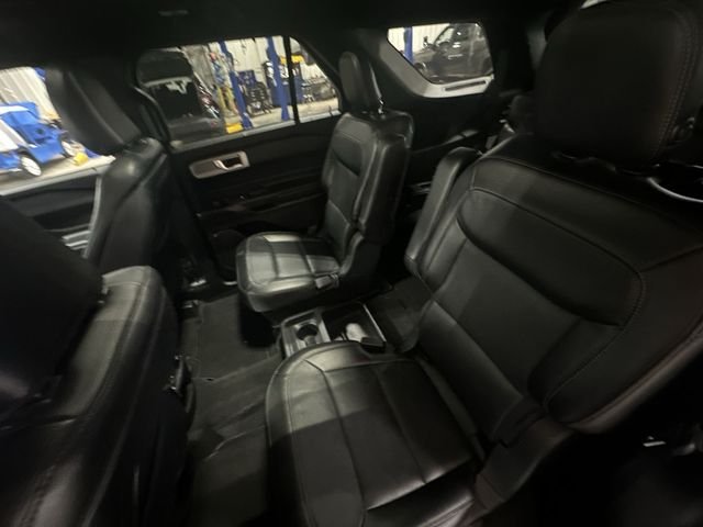 Used 2020 Silver Metallic Ford Limited image 30