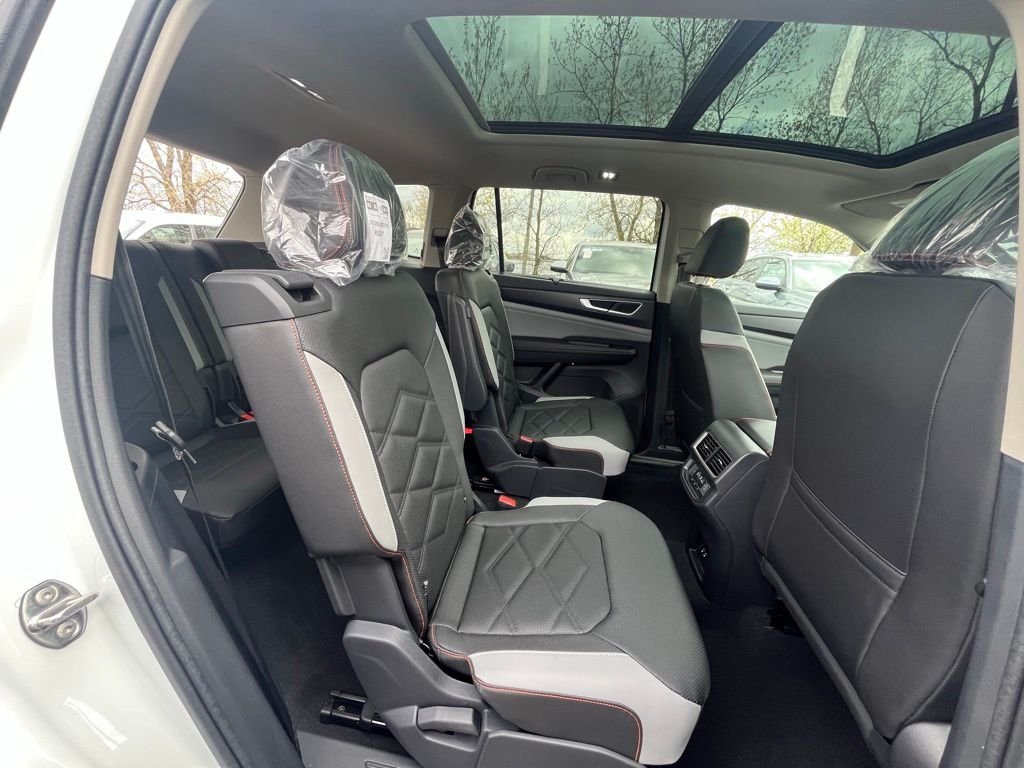 New 2026 White/off-white Volkswagen 2.0T Peak Edition image 24
