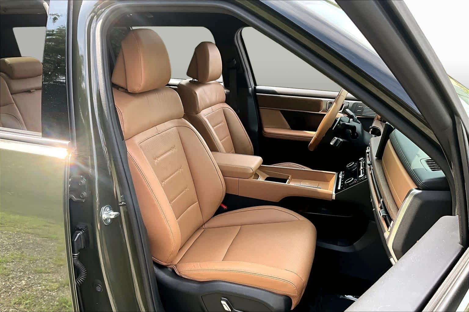 Used 2024 Rockwood Green Hyundai Limited image 9