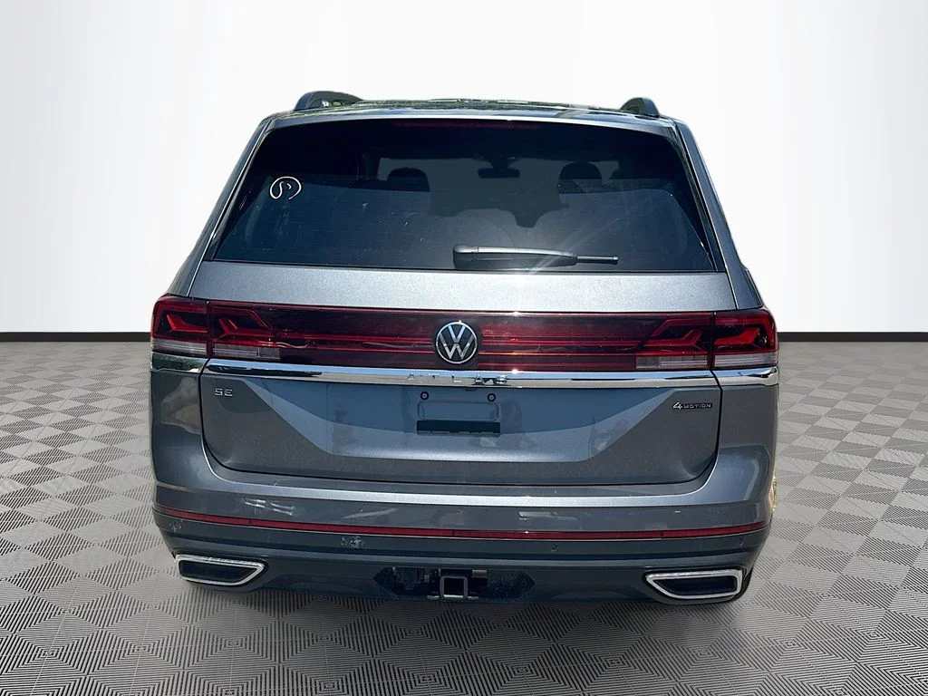 Used 2025  Volkswagen 2.0T SE w/Technology image 7