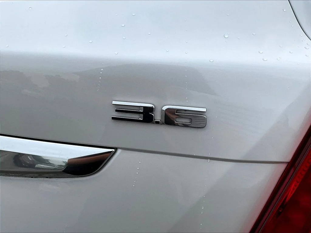 Used 2017 White Cadillac Luxury image 27