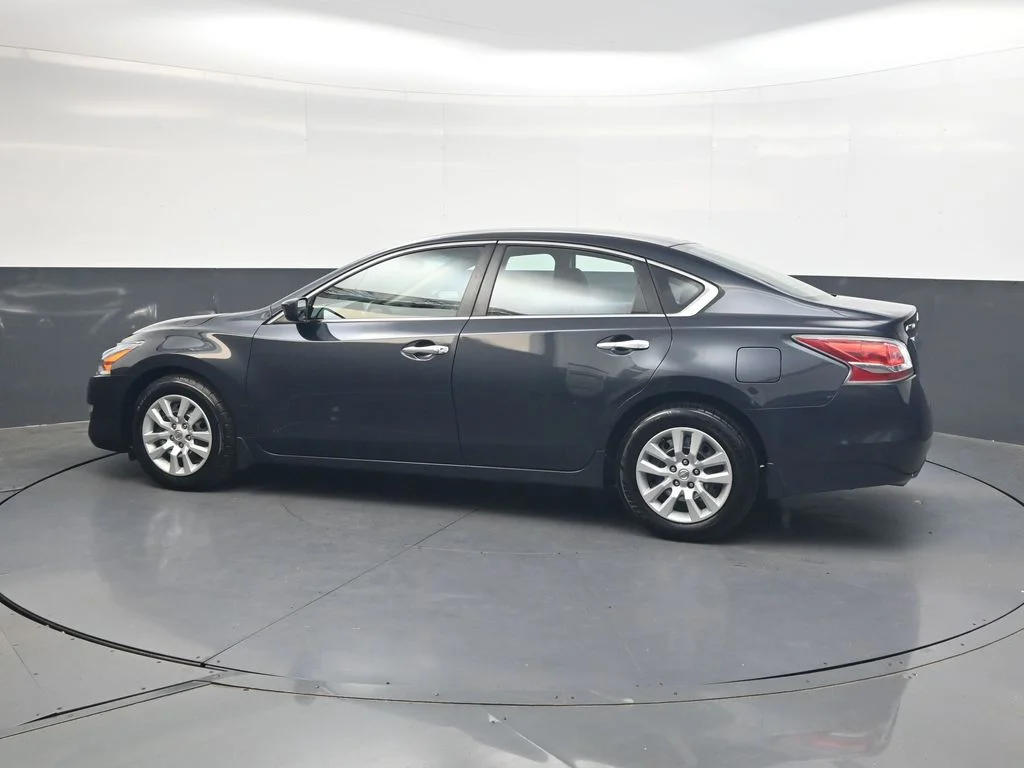 Used 2015 Storm Nissan 2.5 S image 7