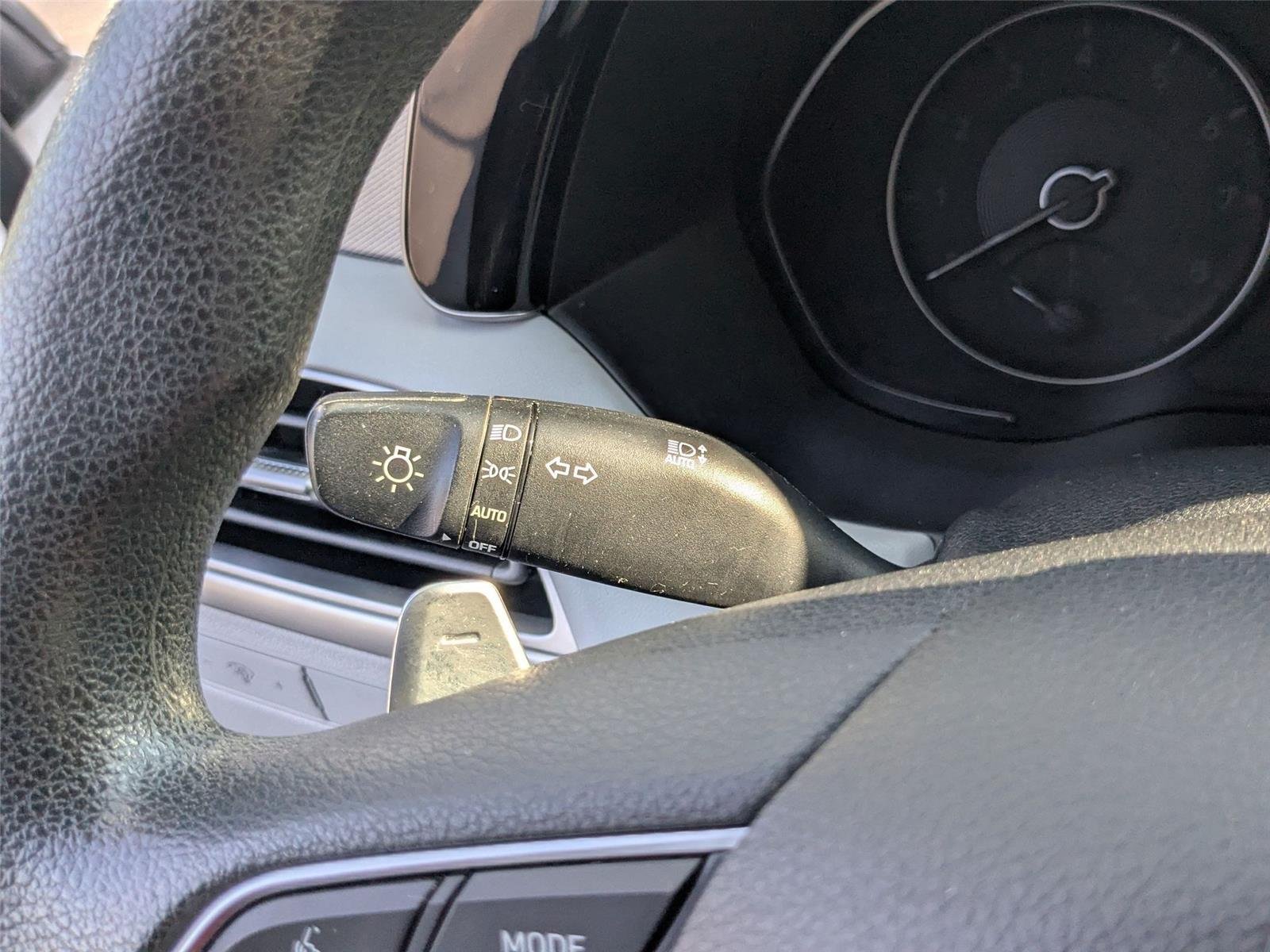 Used 2021 Hyper White Hyundai SE image 15