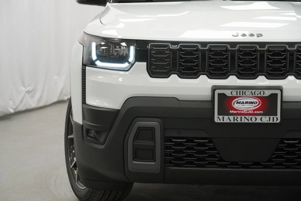 New 2026 Bright White Clear-Coat Exterior Paint Jeep Overland image 6