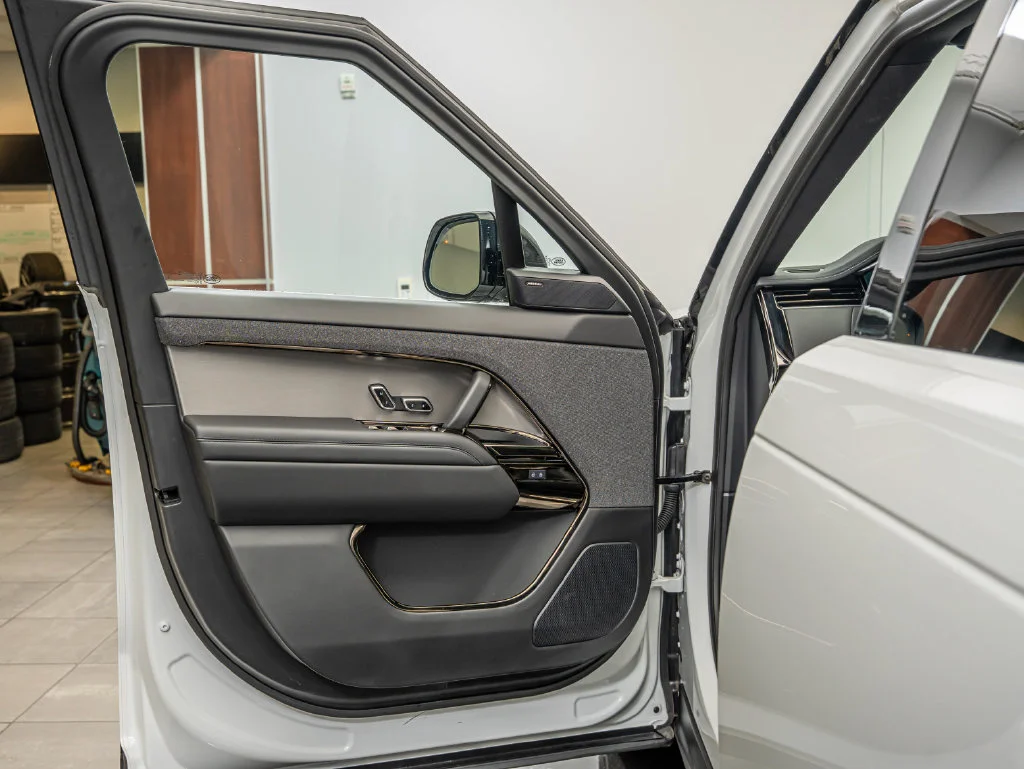 Used 2026 Fuji White Land Rover SE image 26