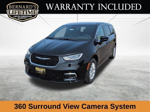 2026 Chrysler Pacifica Select's photo