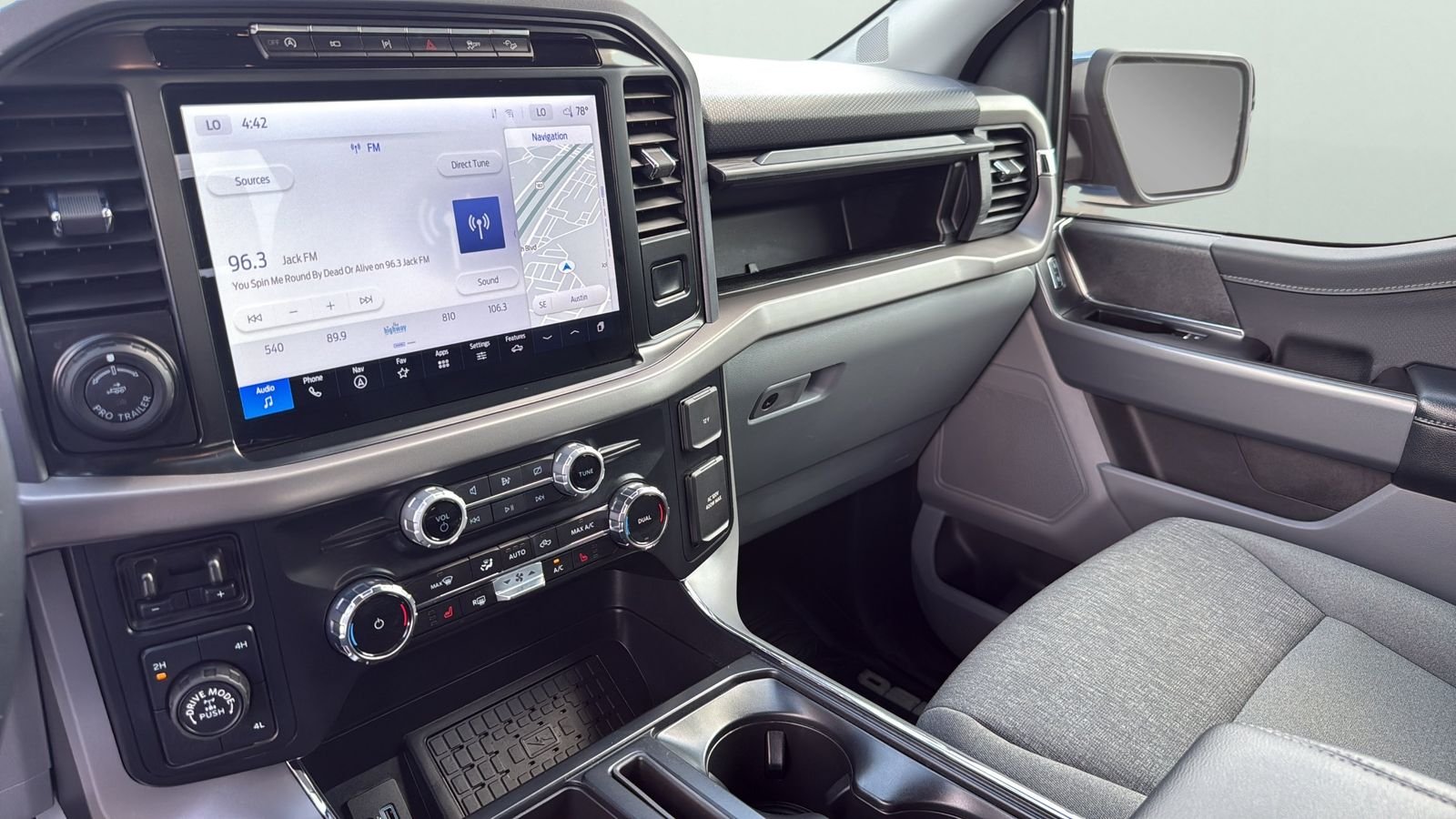Used 2024 Blue Ford XLT image 19